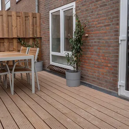 The Boulevard Apartment 1, Balcony And Free Parking
